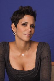 HalleBerryMunawarHosainPortraitSession30November2010_53.jpg