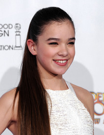 39186_Tikipeter_Hailee_Steinfeld_GG_Jan_16_1_057_122_224lo.jpg