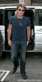 jon_bon_jovi_2576477.jpg