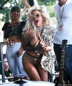 Lollapalooza - Crowd060.jpg