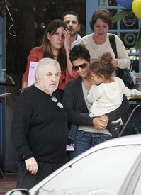 Halle Berry takes Nahla to a children_'s New Year party in LA 31.12.2011_08.jpg