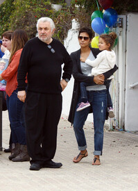 Halle Berry takes Nahla to a children_'s New Year party in LA 31.12.2011_13.jpg