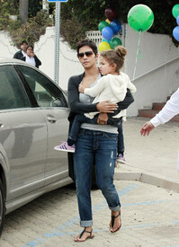 Halle Berry takes Nahla to a children_'s New Year party in LA 31.12.2011_21.jpg