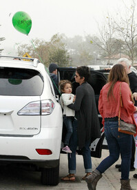 Halle Berry takes Nahla to a children_'s New Year party in LA 31.12.2011_28.jpg