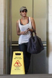 Halle Berry leaves a medical building in Westwood 3.1.2012_03.jpg
