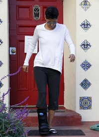 Halle Berry leaving her daughters preschool in Beverly Hills 6.1.2012_04.jpg