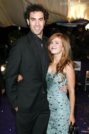 251482_sacha_baron_cohen_et_sa_fiance_isla_637x0.jpg
