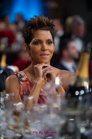 HalleBerry70thAnnualGoldenGlobeAwardsinBeverlyHills01.13.201311.jpg