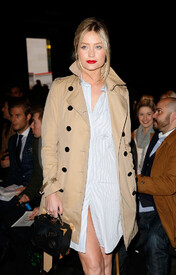 Laura_Whitmore_E_Tautz_Front_Row_R4x05RFfWp3x.jpg
