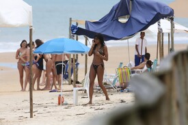 Naomi Campbell at the beach of Trancoso Porto Seguro Bahia in Brazil 28.12.2014_03.jpg