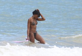 Naomi Campbell at the beach of Trancoso Porto Seguro Bahia in Brazil 28.12.2014_08.jpg