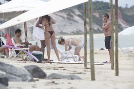 Naomi Campbell at the beach of Trancoso Porto Seguro Bahia in Brazil 28.12.2014_11.jpg