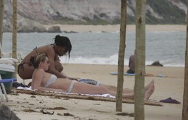 Naomi Campbell at the beach of Trancoso Porto Seguro Bahia in Brazil 28.12.2014_12.jpg