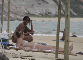 Naomi Campbell at the beach of Trancoso Porto Seguro Bahia in Brazil 28.12.2014_13.jpg