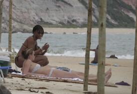 Naomi Campbell at the beach of Trancoso Porto Seguro Bahia in Brazil 28.12.2014_14.jpg