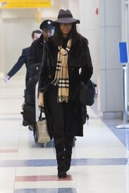 Naomi Campbell at the airport in New York 23.1.2015_01.jpg