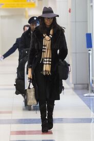 Naomi Campbell at the airport in New York 23.1.2015_02.jpg