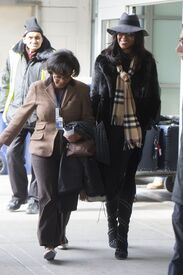 Naomi Campbell at the airport in New York 23.1.2015_04.jpg