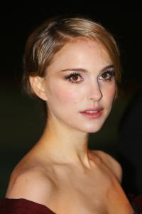 Natalie_Portman___Cinema___TV_Benevolent_Fund_Royal_Film_Premiere__2008_02_19__9_.jpg