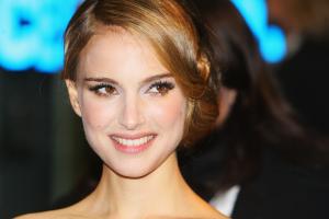 Natalie_Portman___Cinema___TV_Benevolent_Fund_Royal_Film_Premiere__2008_02_19__11_.jpg