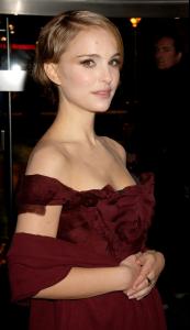 Natalie_Portman___Cinema___TV_Benevolent_Fund_Royal_Film_Premiere__2008_02_19__12_.jpg