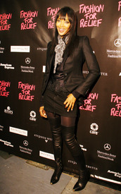celebrity-paradise.com-The_Elder-Naomi_Campbell_2010-02-12_-_Relief_Haiti_in_New_York_196.jpg