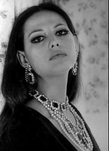 600full_claudia_cardinale__6_.jpg