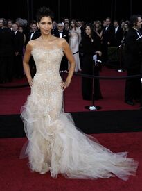 Celebutopia-Halle Berry arrives at the 83rd Annual Academy Awards-01.jpg