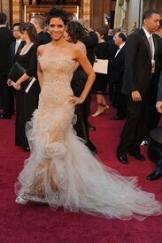 Celebutopia-Halle Berry arrives at the 83rd Annual Academy Awards-02.jpg