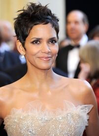 Celebutopia-Halle Berry arrives at the 83rd Annual Academy Awards-03.jpg