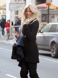 98168_celebrity_paradise.com_TheElder_VictoriaSilvsted2011_02_11_walkingonBroadway3_122_599lo.jpg