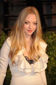 Celebutopia-Amanda Seyfried-2011 Vanity Fair Oscar Party-04.jpg