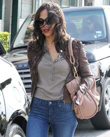 Zoe Saldana 2011_02_23_afterameetinginBeverlyHills17.jpg