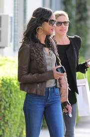 Zoe Saldana 2011_02_23_afterameetinginBeverlyHills2.jpg