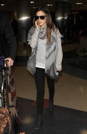 RachelBilsonintightsLAX1sidebuttpicFEB_22_2011HQx2414.JPG