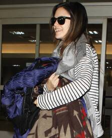 RachelBilsonintightsLAX1sidebuttpicFEB_22_2011HQx2420.JPG