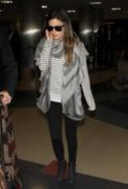 th_RachelBilsonintightsLAX1sidebuttpicFEB_22_2011HQx244.JPG