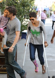 Halle Berry arrives at The Little Door in Hollywood 29.1.2012_04.jpg