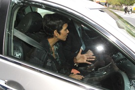Halle Berry leaves court in Los Angeles 30.1.2012_03.jpg
