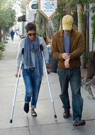 Halle Berry out in West Hollywood 1.2.2012_06.jpg