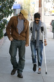 Halle Berry out in West Hollywood 1.2.2012_08.jpg