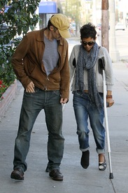 Halle Berry out in West Hollywood 1.2.2012_10.jpg