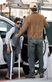 Halle Berry makes a coffee stop at Susina Bakery and Cafe in L.A. 1.2.2012_01.jpg
