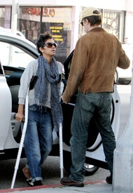 Halle Berry makes a coffee stop at Susina Bakery and Cafe in L.A. 1.2.2012_02.jpg