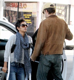 Halle Berry makes a coffee stop at Susina Bakery and Cafe in L.A. 1.2.2012_03.jpg