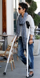 Halle Berry makes a coffee stop at Susina Bakery and Cafe in L.A. 1.2.2012_04.jpg