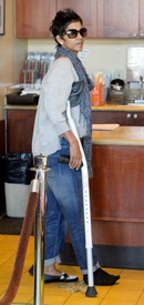 Halle Berry makes a coffee stop at Susina Bakery and Cafe in L.A. 1.2.2012_06.jpg