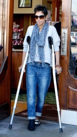Halle Berry makes a coffee stop at Susina Bakery and Cafe in L.A. 1.2.2012_07.jpg