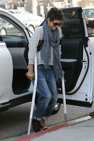 Halle Berry makes a coffee stop at Susina Bakery and Cafe in L.A. 1.2.2012_10.jpg