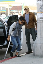 Halle Berry makes a coffee stop at Susina Bakery and Cafe in L.A. 1.2.2012_13.jpg